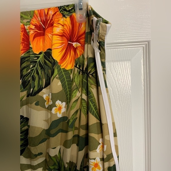 STRAPLESS Tropical Jumpsuit - Picture 7 of 12